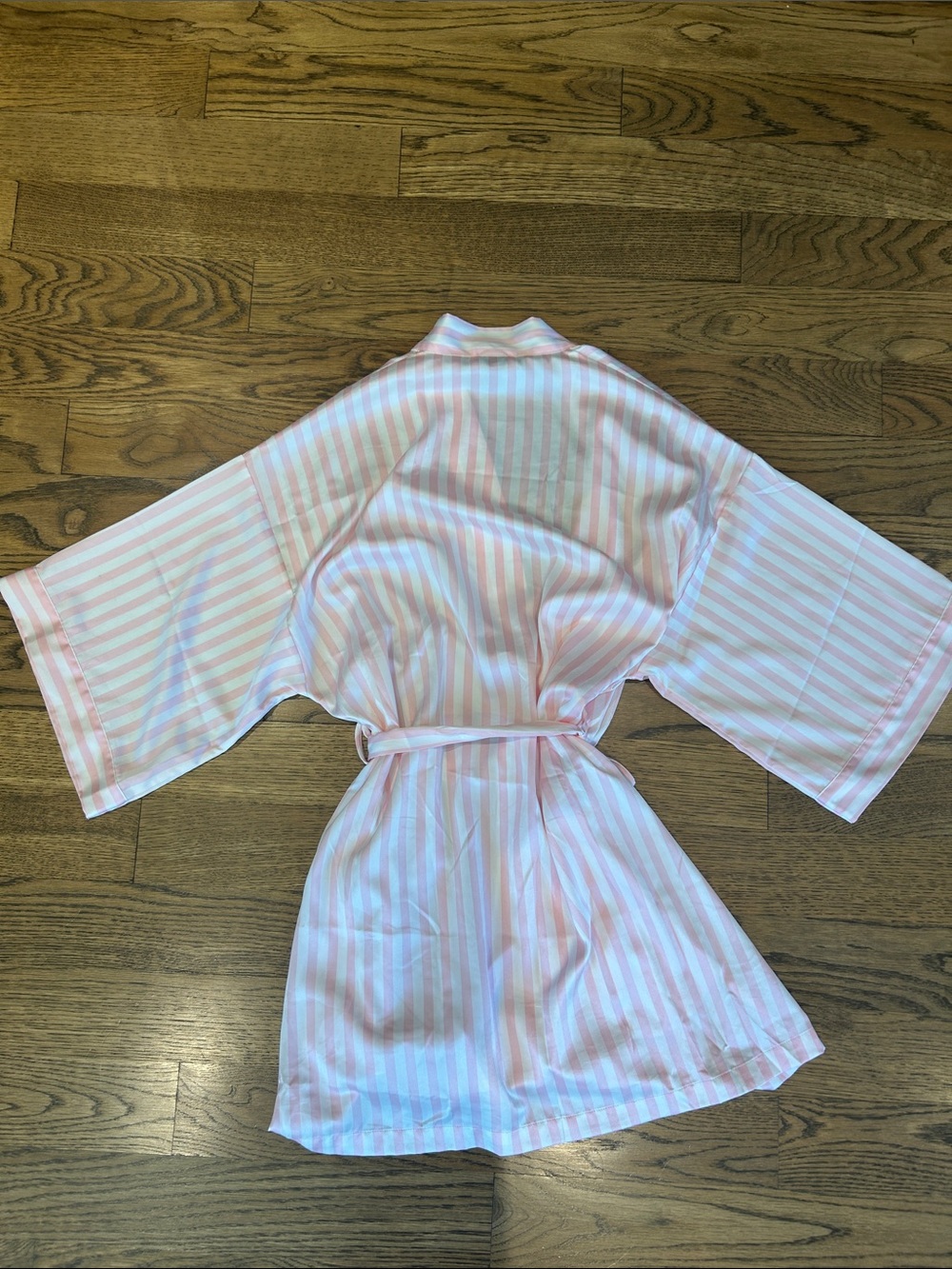 Victoria’s Secret Silk Robe - Picture 4 of 5
